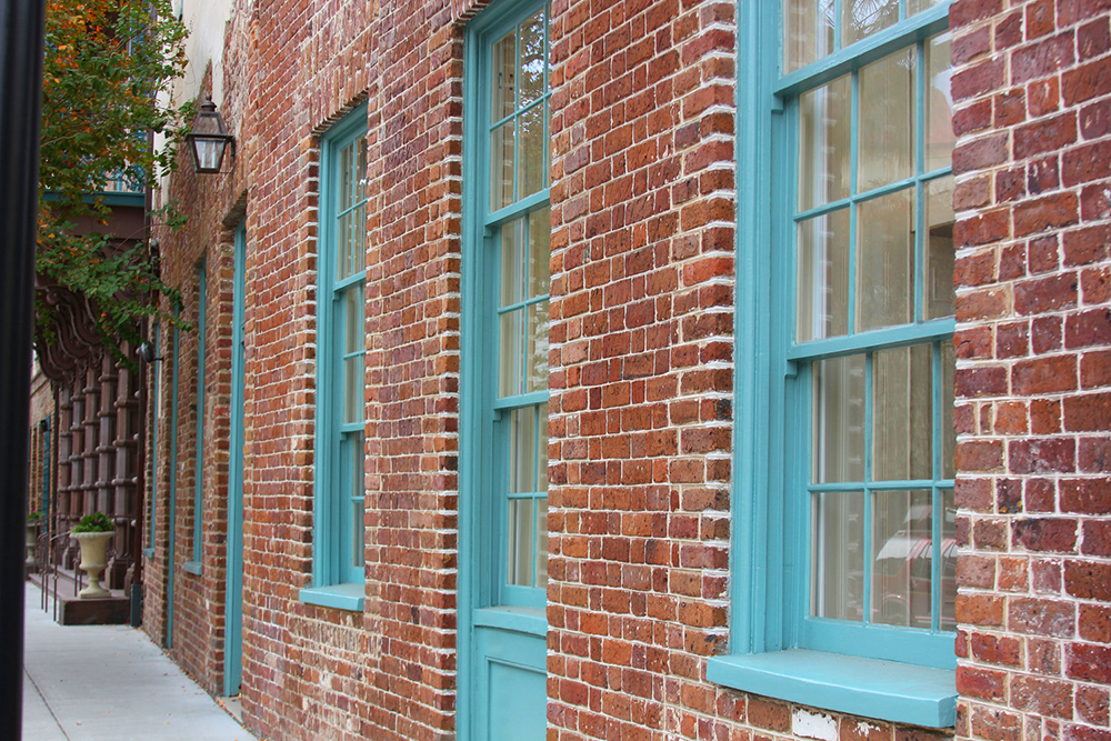 Brick buildings and the southern charm of Charleston, South Carolina.