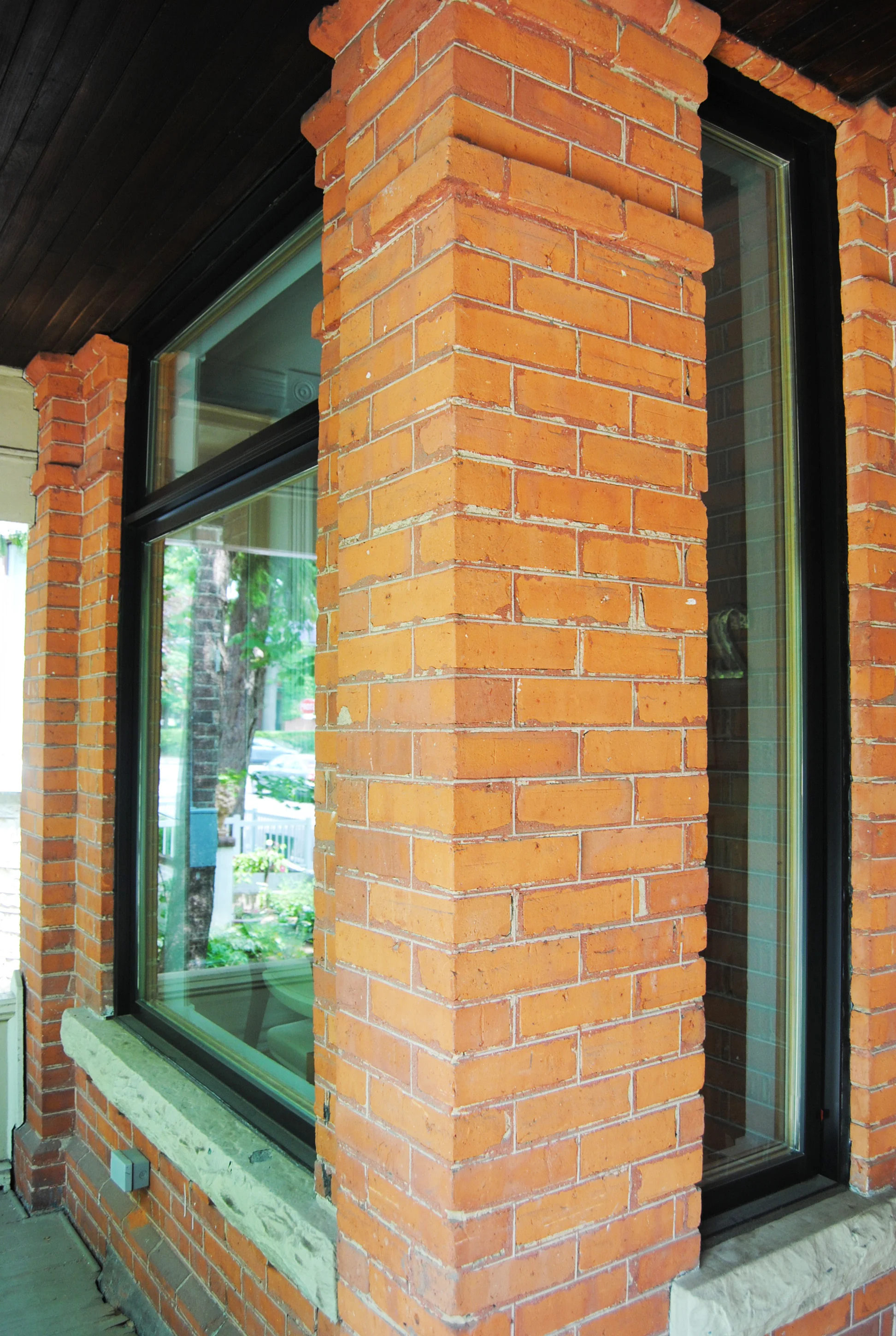  Trinity Bellwoods Residence (Complete three floor renovation of a 2400 sq/ft row house) 