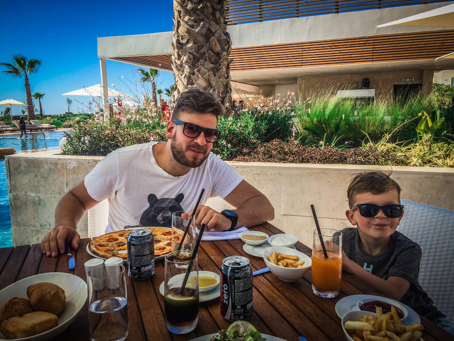 Hyatt Taghazout Bay - Reizen met kinderen - Pool Bar.jpg