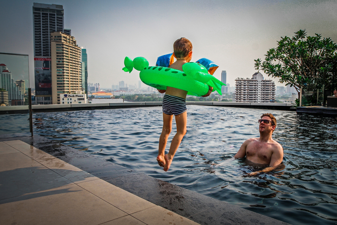 Reizen kinderen Thailand Bangkok -  Grande Centre Point Terminal 21- Swimmingpool.jpg