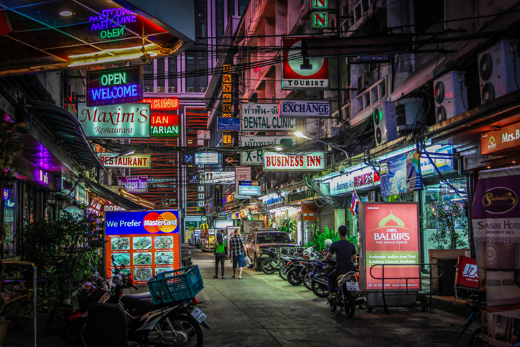 Reizen kinderen Thailand Bangkok nacht.jpg