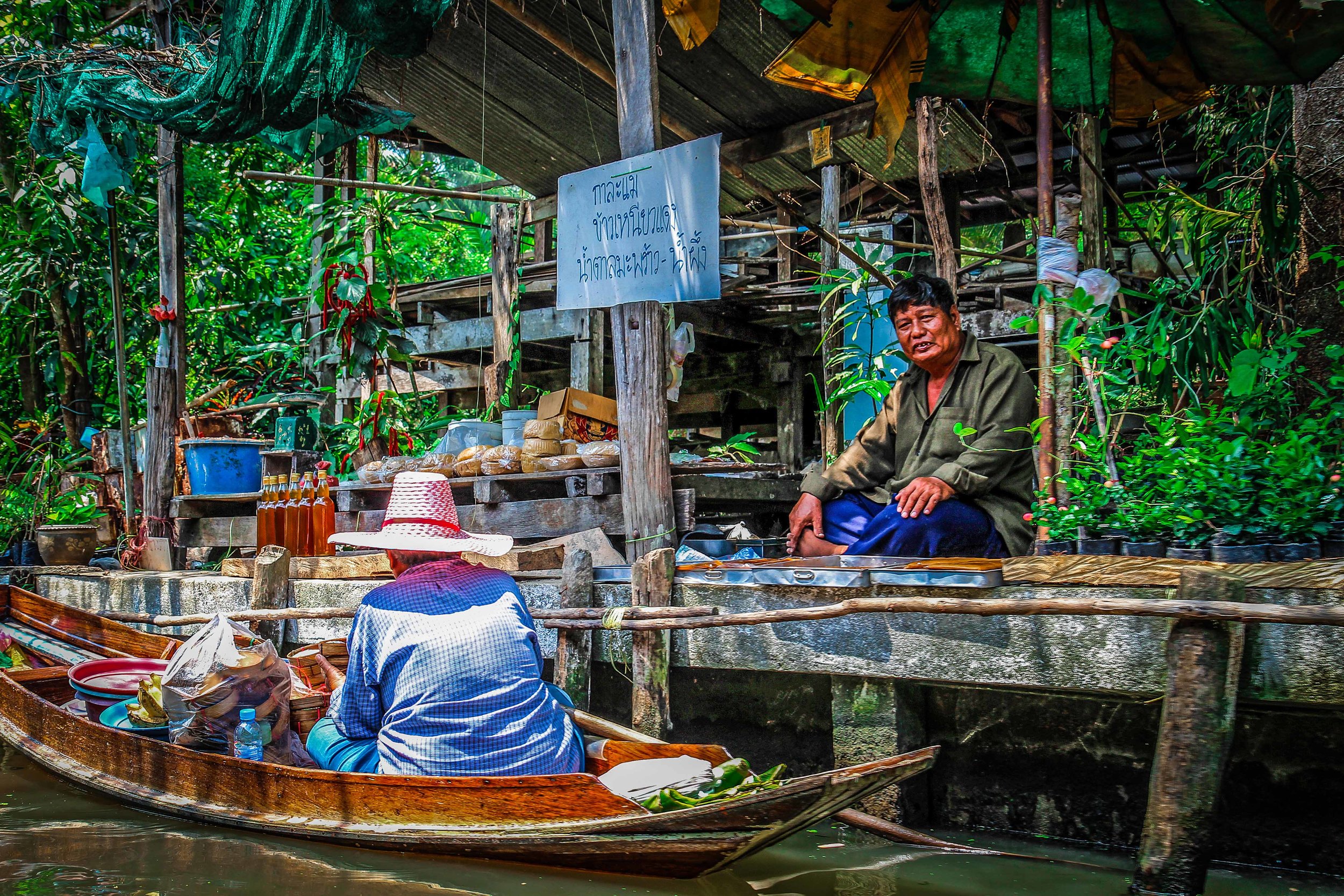 Bangkok met kinderen - Drijvende markt - Damnoen Saduak - verkoop