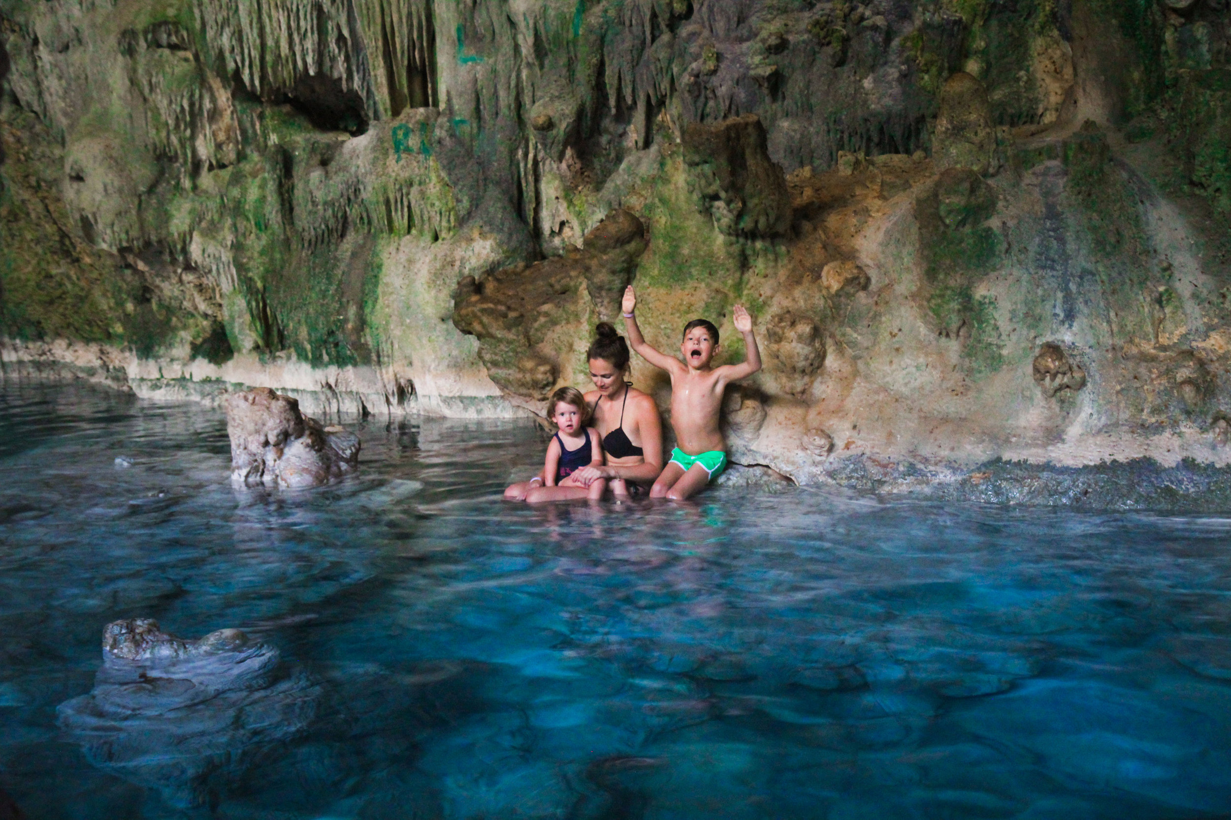 Cueva de Saturno met kinderen