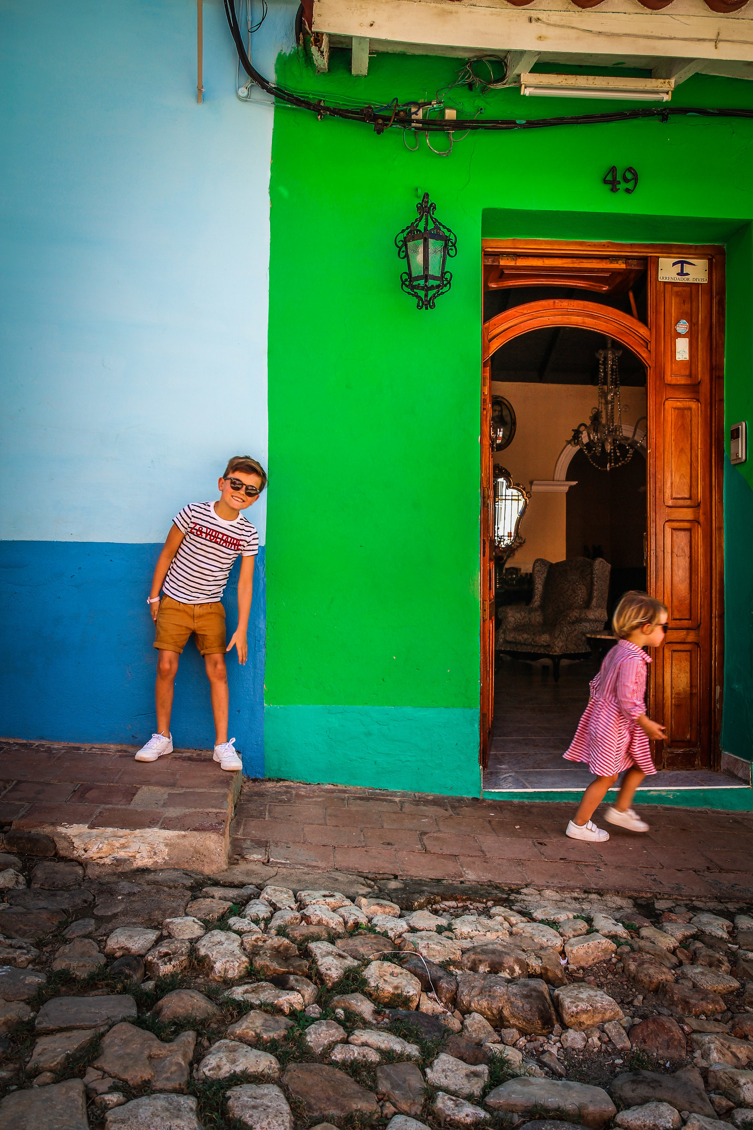 Trinidad met kinderen - Cuba - Mooie Kleuren