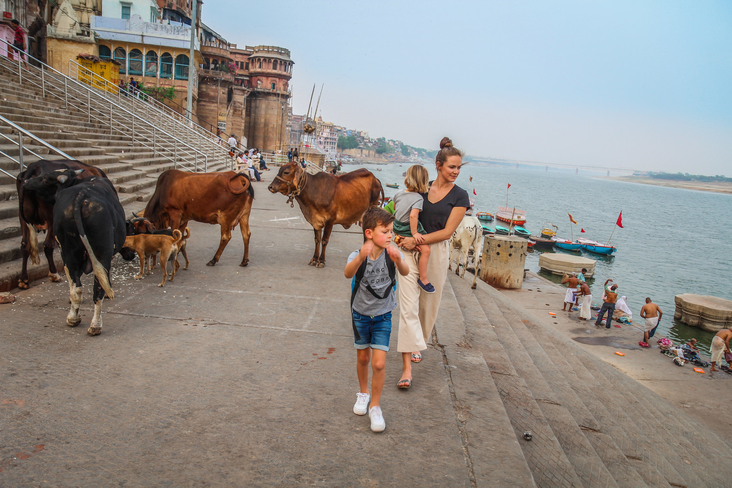 withkidsontheroad_Varanasi_avond_india---38.JPG