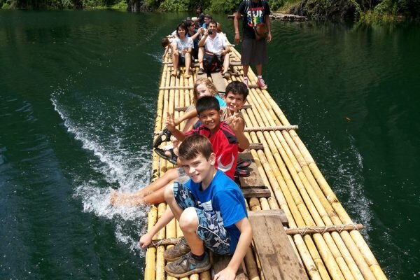 Hotel-Khao-Sok-Spa-Bamboo-rafting-in-the-lake1.jpg