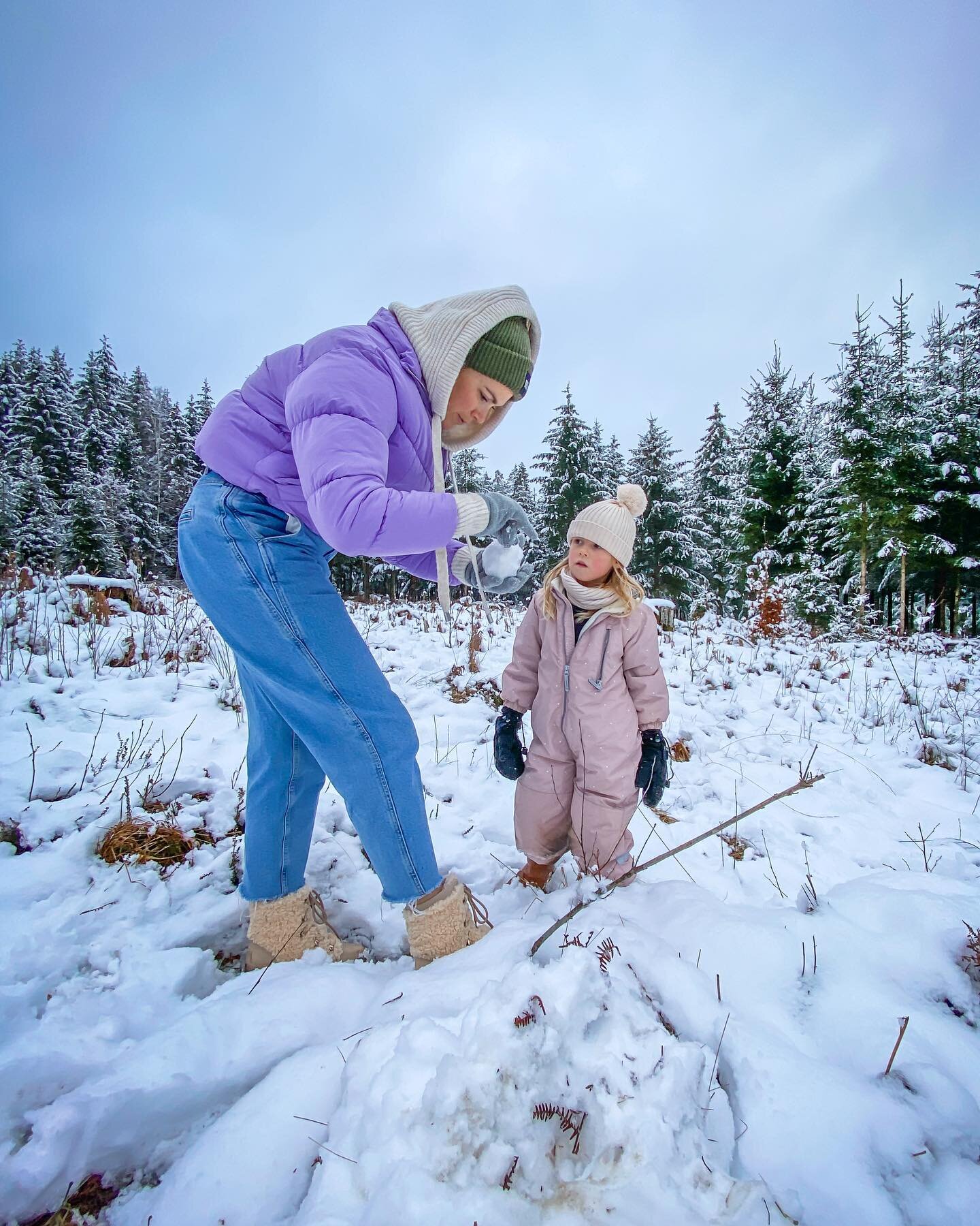 Just when you think there will be no snow fun this year... We had a winter wonder snowball fight in the Ardennes! You don&rsquo;t have to go to the well known tourist attractions in the High Fens to find a good amount of snow; we did a family friendl