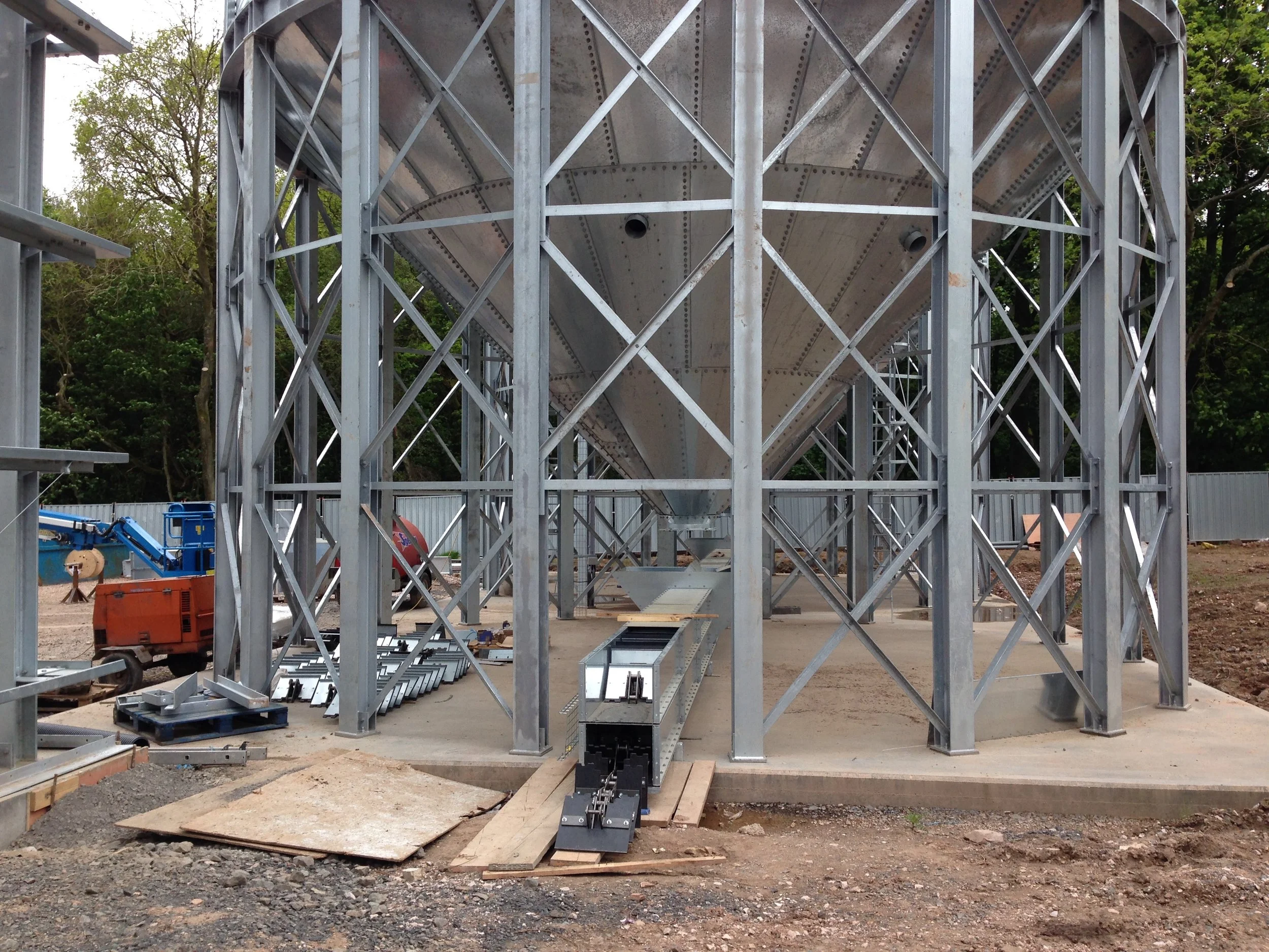Installation of silo discharge conveyor