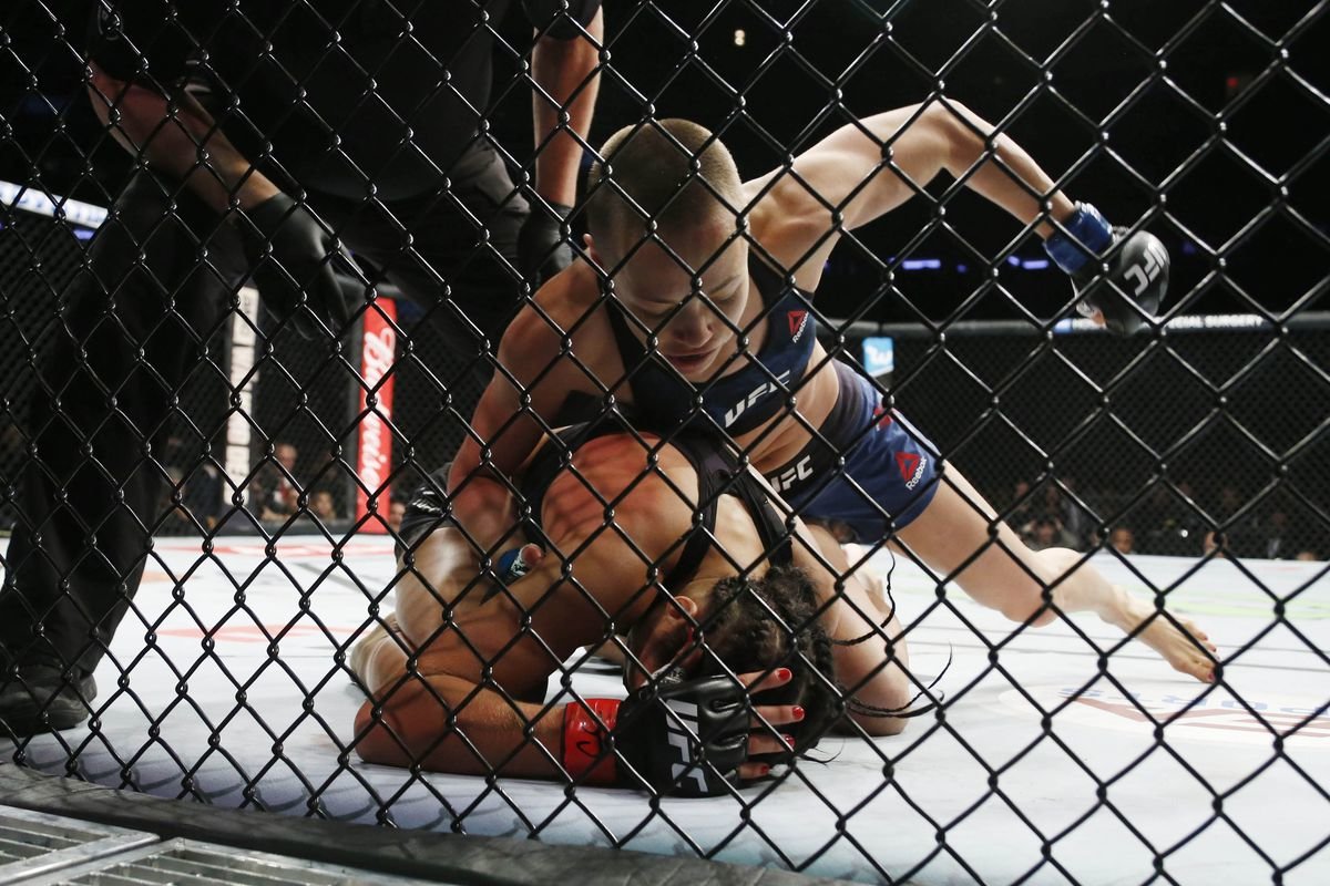jedrzejczyk_namajunas_ufc_217.jpg