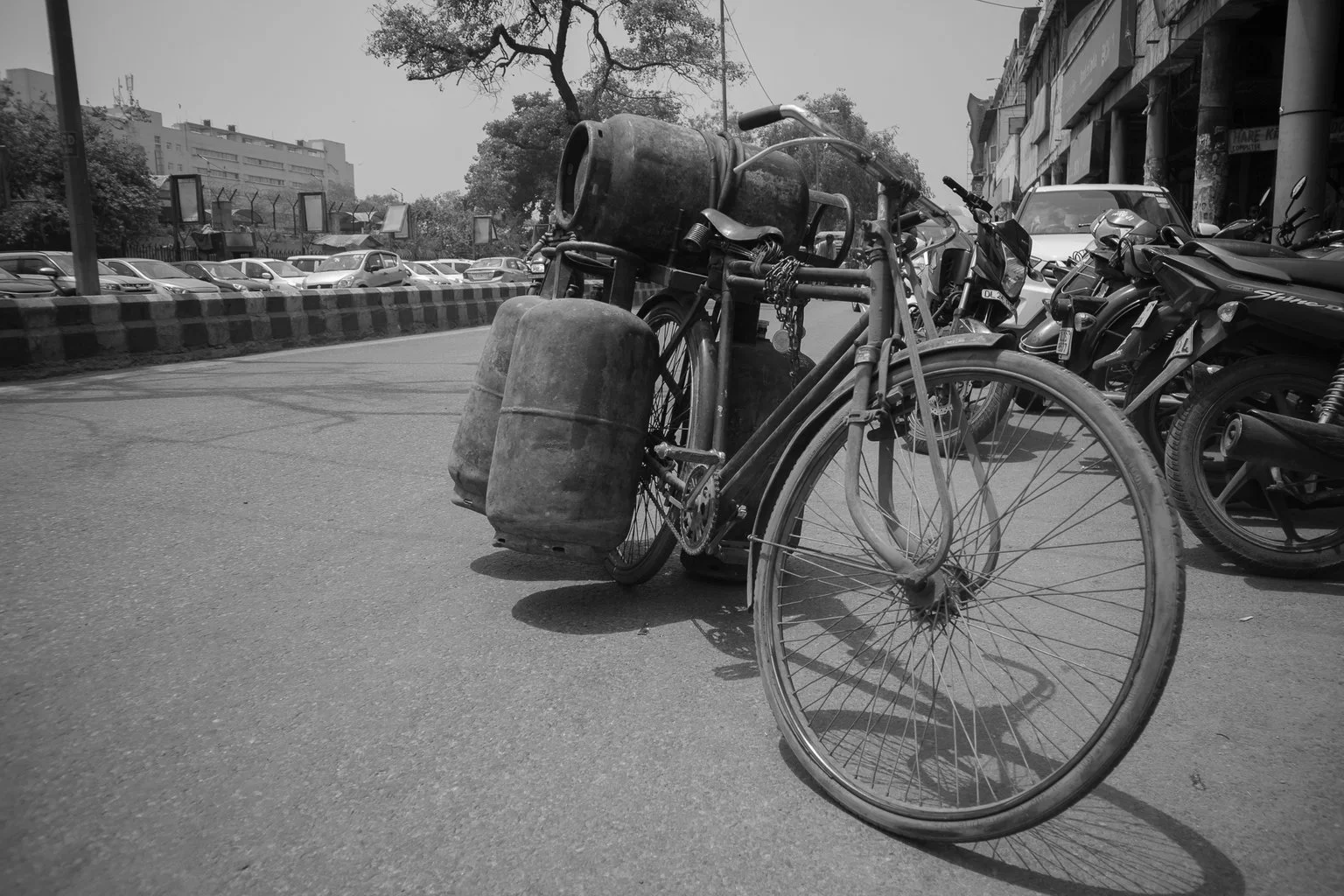 24 Hours in Delhi, India in Black &amp; White Photos