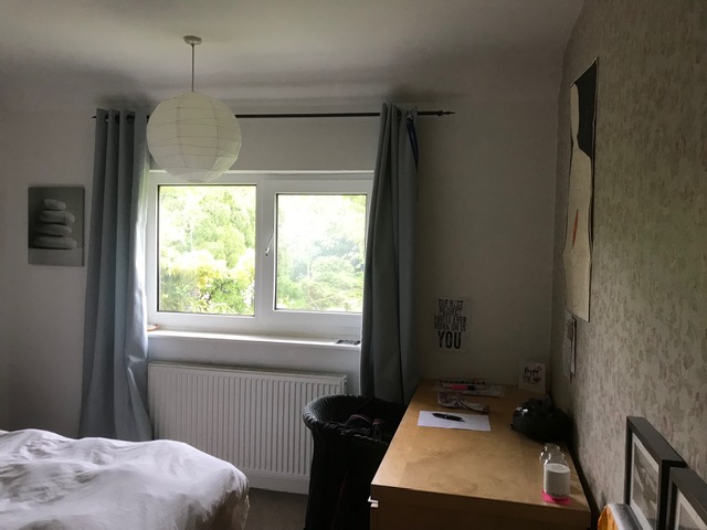 Room2 desk.jpeg