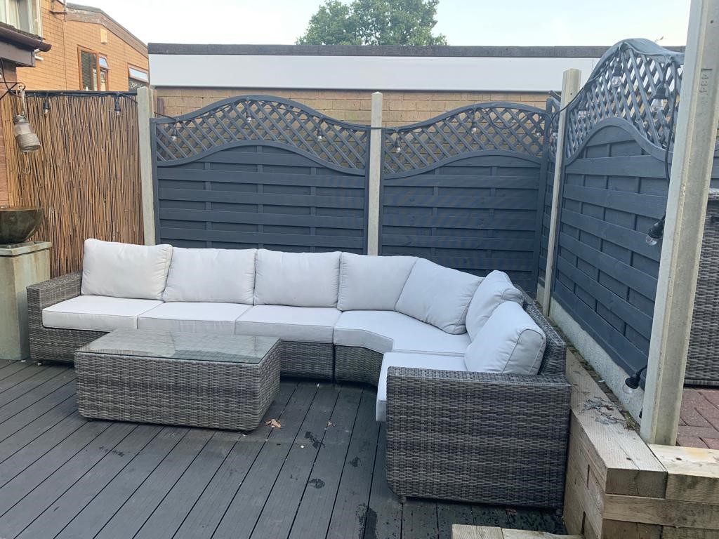Jobs gardensofa.jpg
