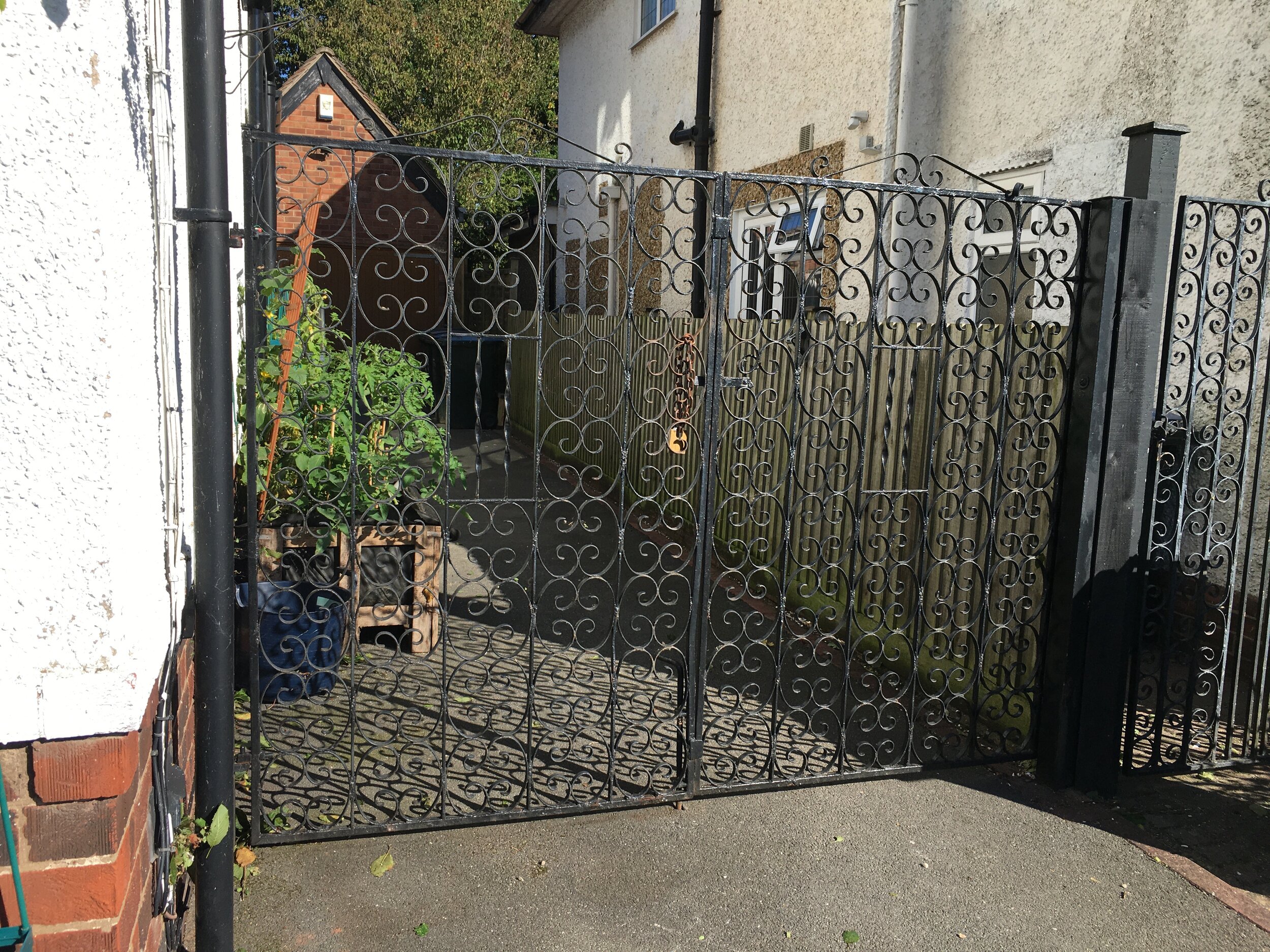  Gate to side access 