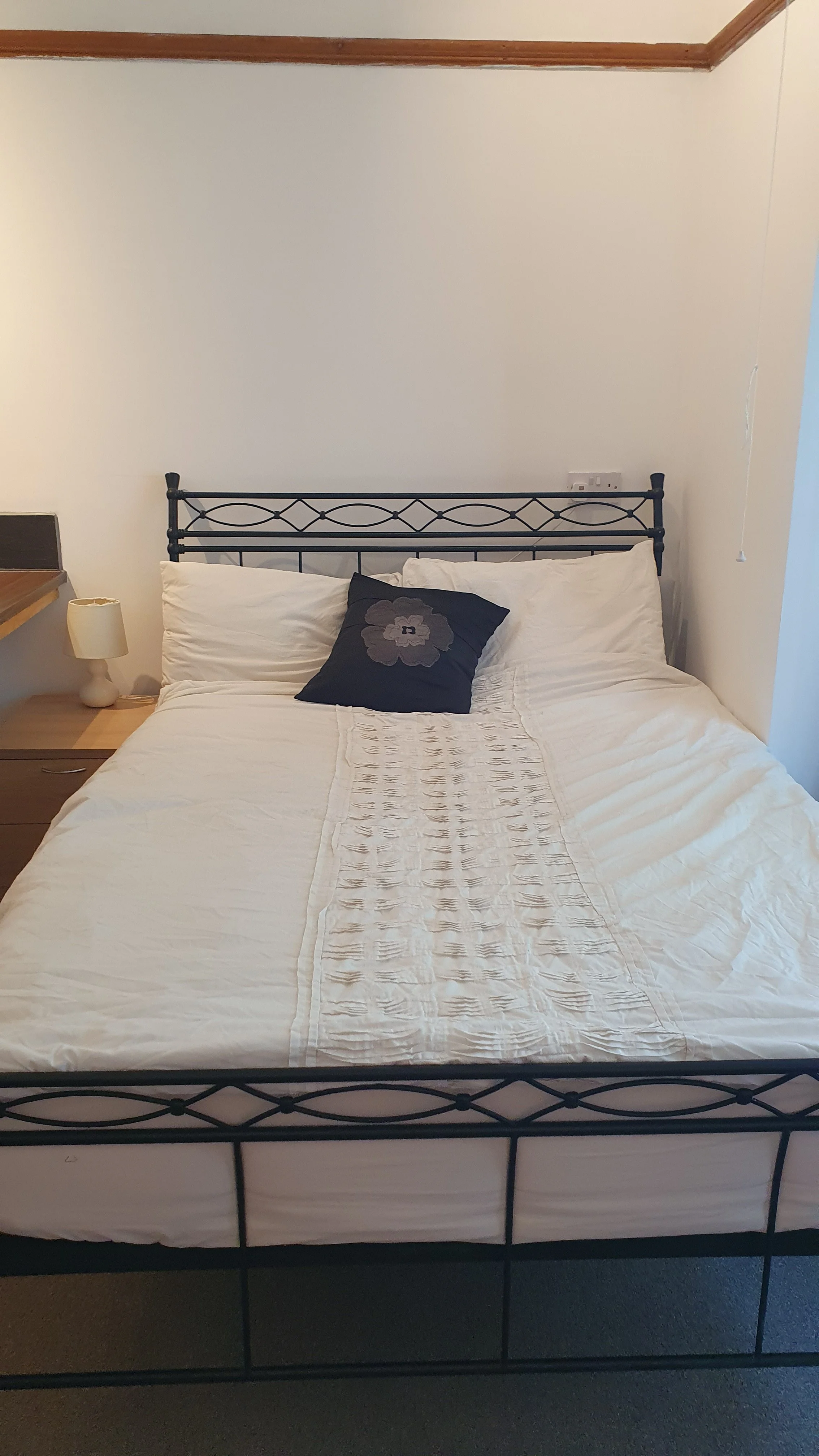 DHbedsit-bed.jpg