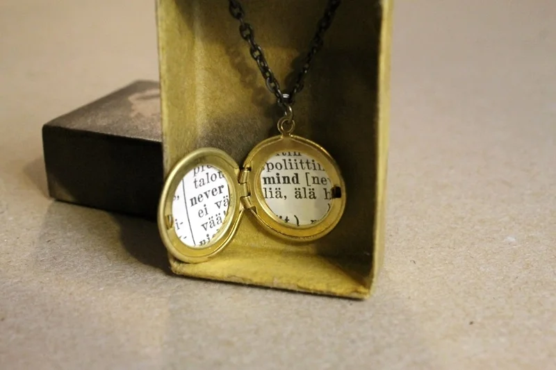 b4-matchbox-art-2011-13-locket-4.jpg