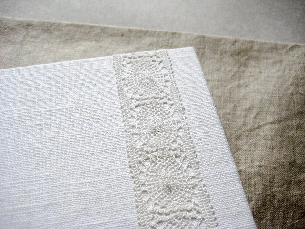 z7-wedding-guest-book-lace-buttons-2.JPG