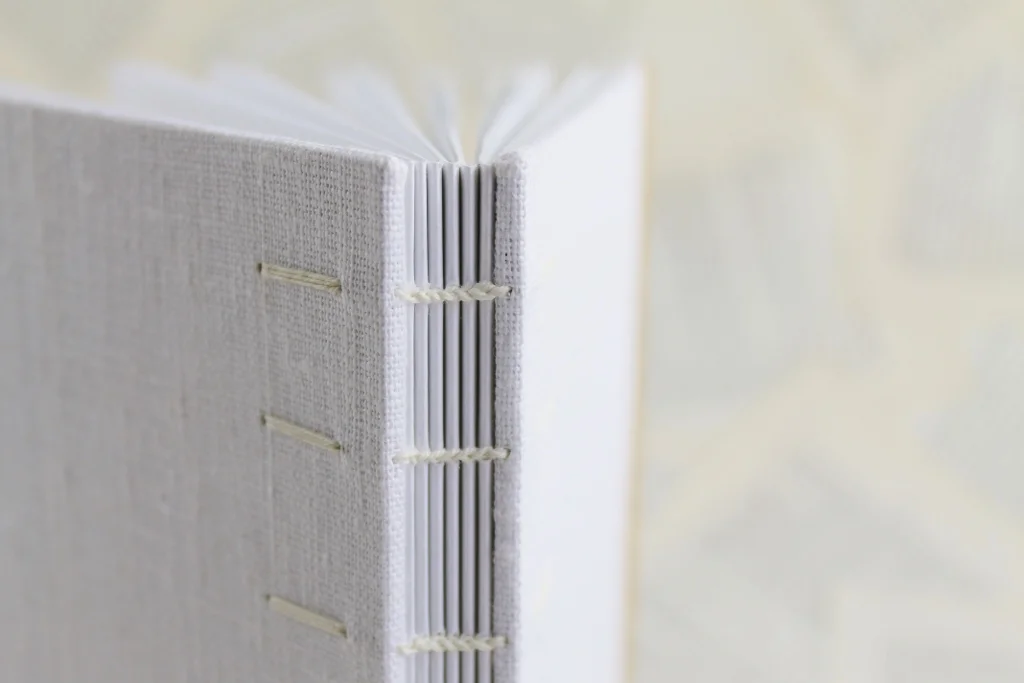 y5-gilt-white-linen-coptic-journal-3.jpg