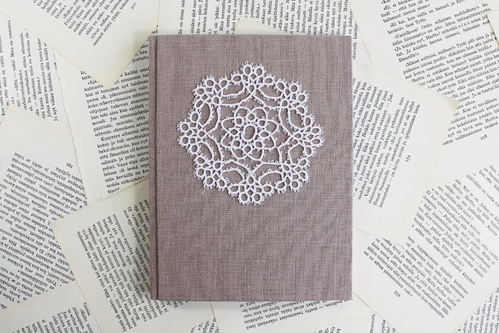 z5-blush-linen-round-lace-notebook-1.jpg