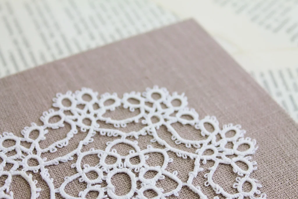 z5-blush-linen-round-lace-notebook-2.jpg