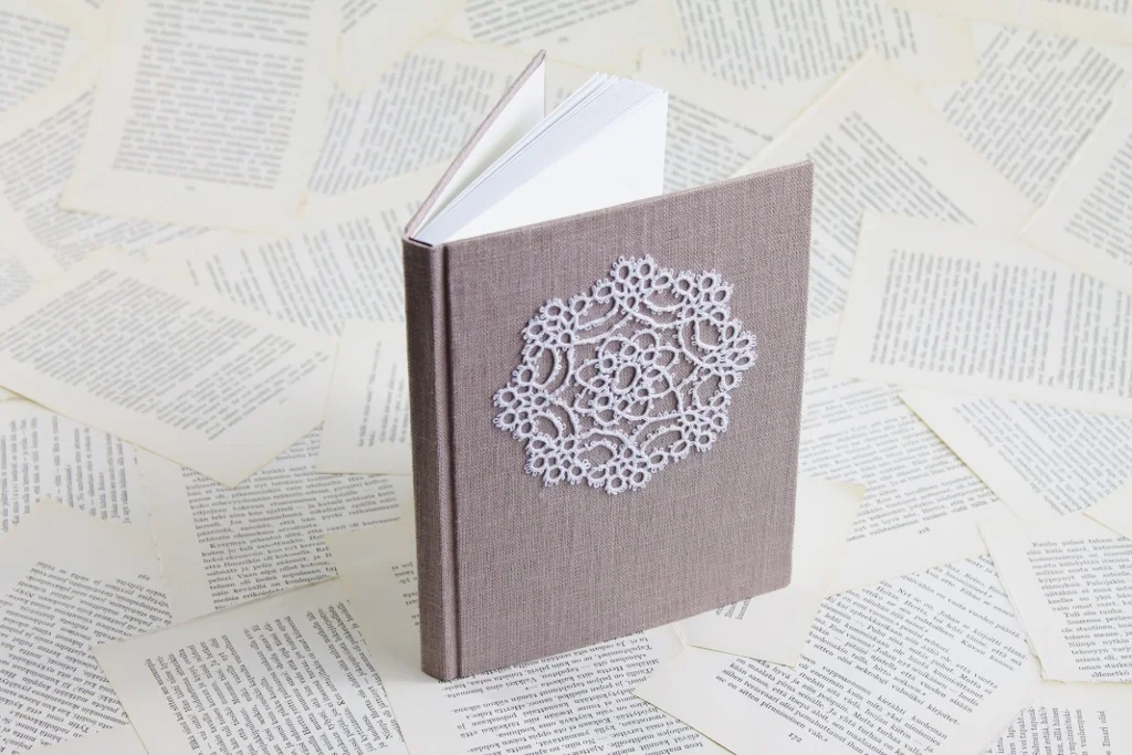 z5-blush-linen-round-lace-notebook-3.jpg