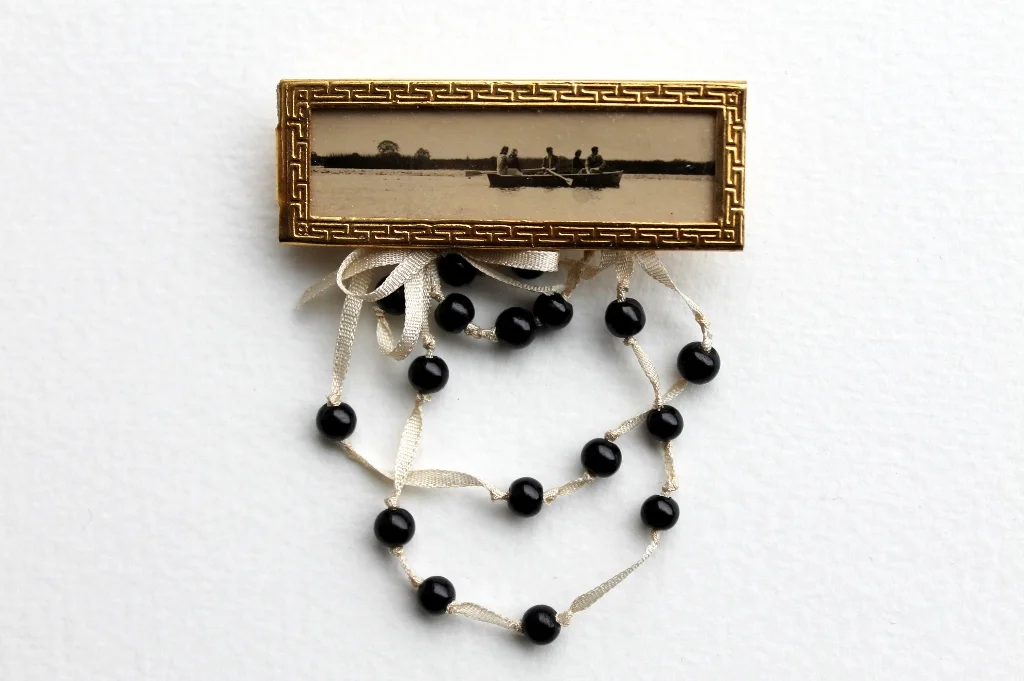 z3-mixed-media-brooch-boats-2.jpg