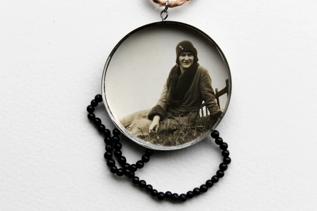 z4-mixed-media-necklace-round-2.jpg