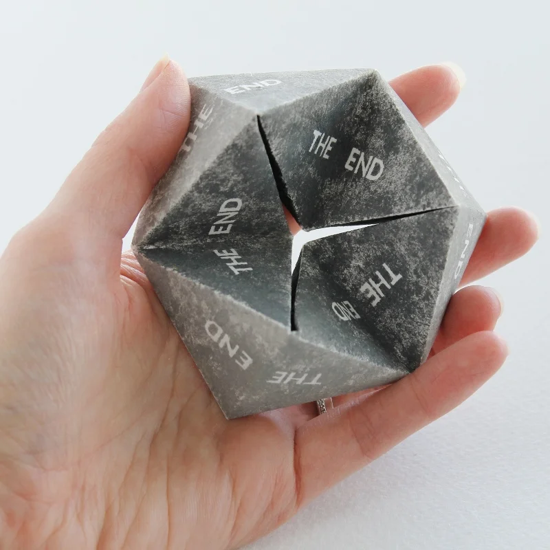 the end - a kaleidocycle artists' book by Kaija Rantakari, 2017 / www.paperiaarre.com