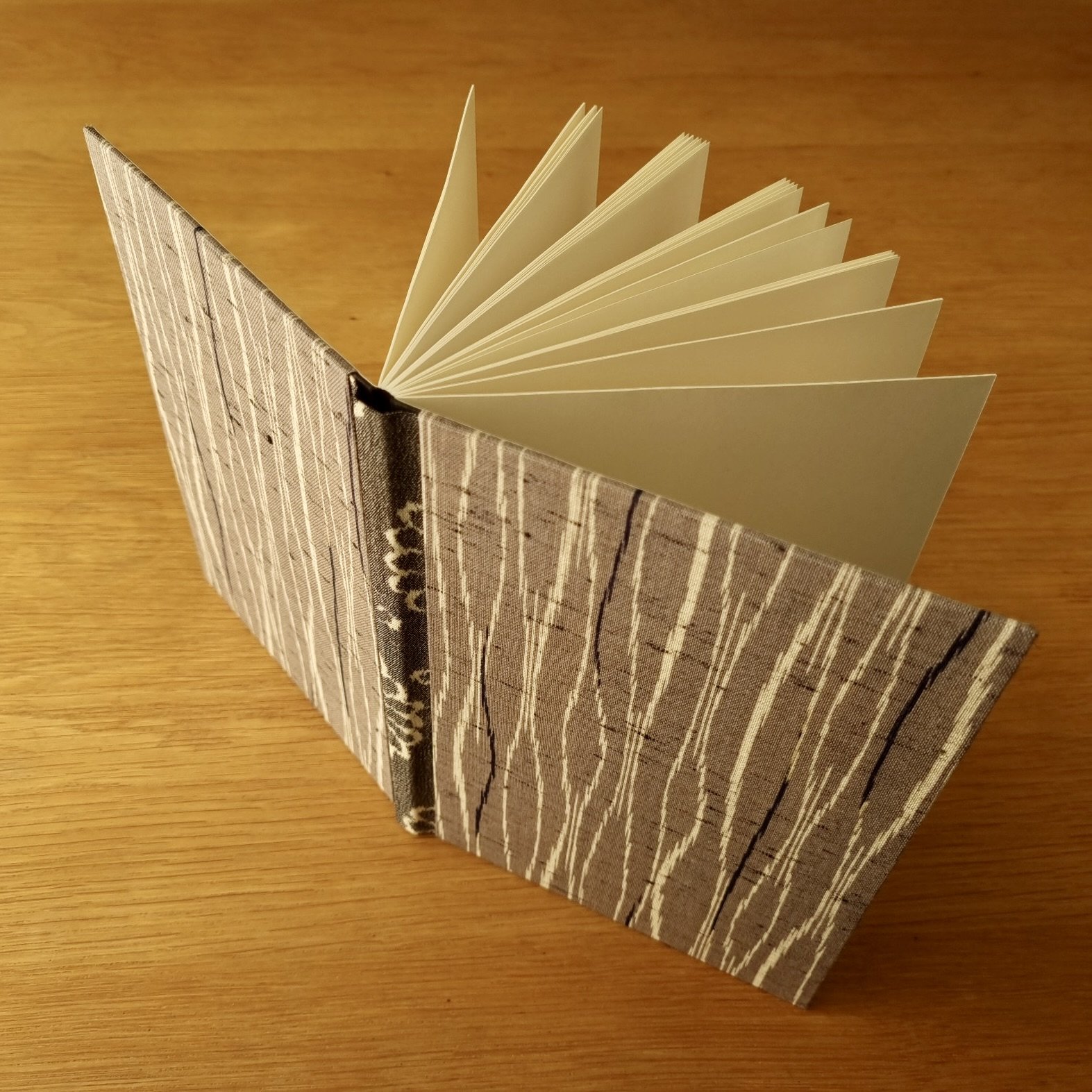 paperiaarre-kimono-notebook-05-2320230525_135110.jpg