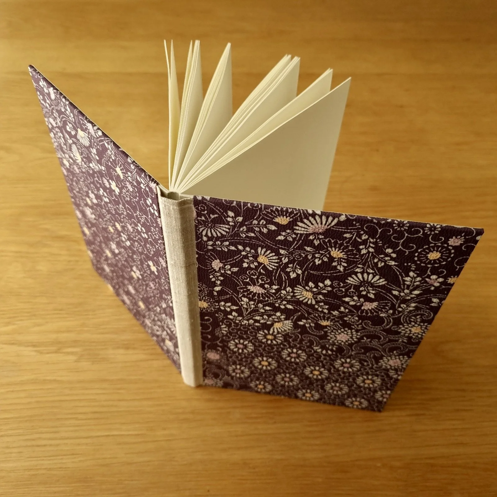paperiaarre-kimono-notebook-05-2320230525_135933.jpg