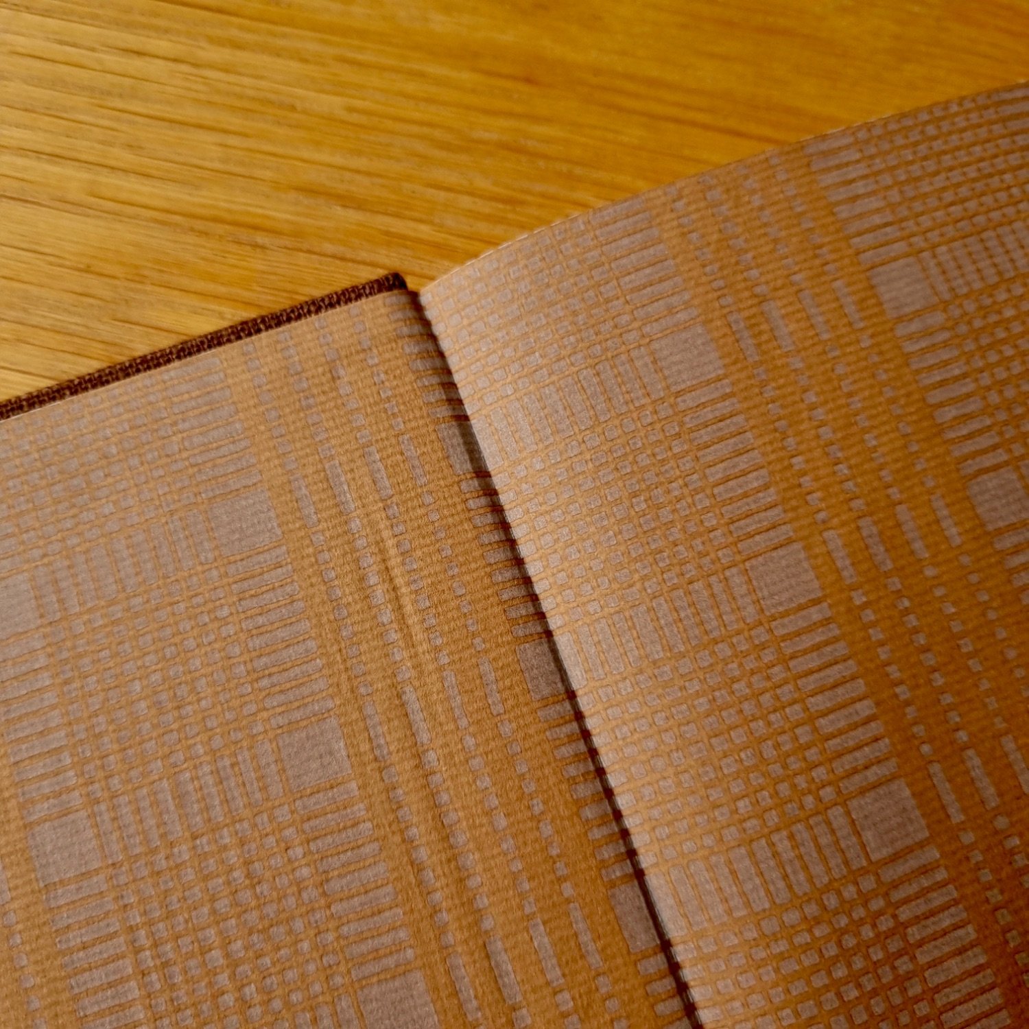 sewn boards binding - linen variations — paperiaarre