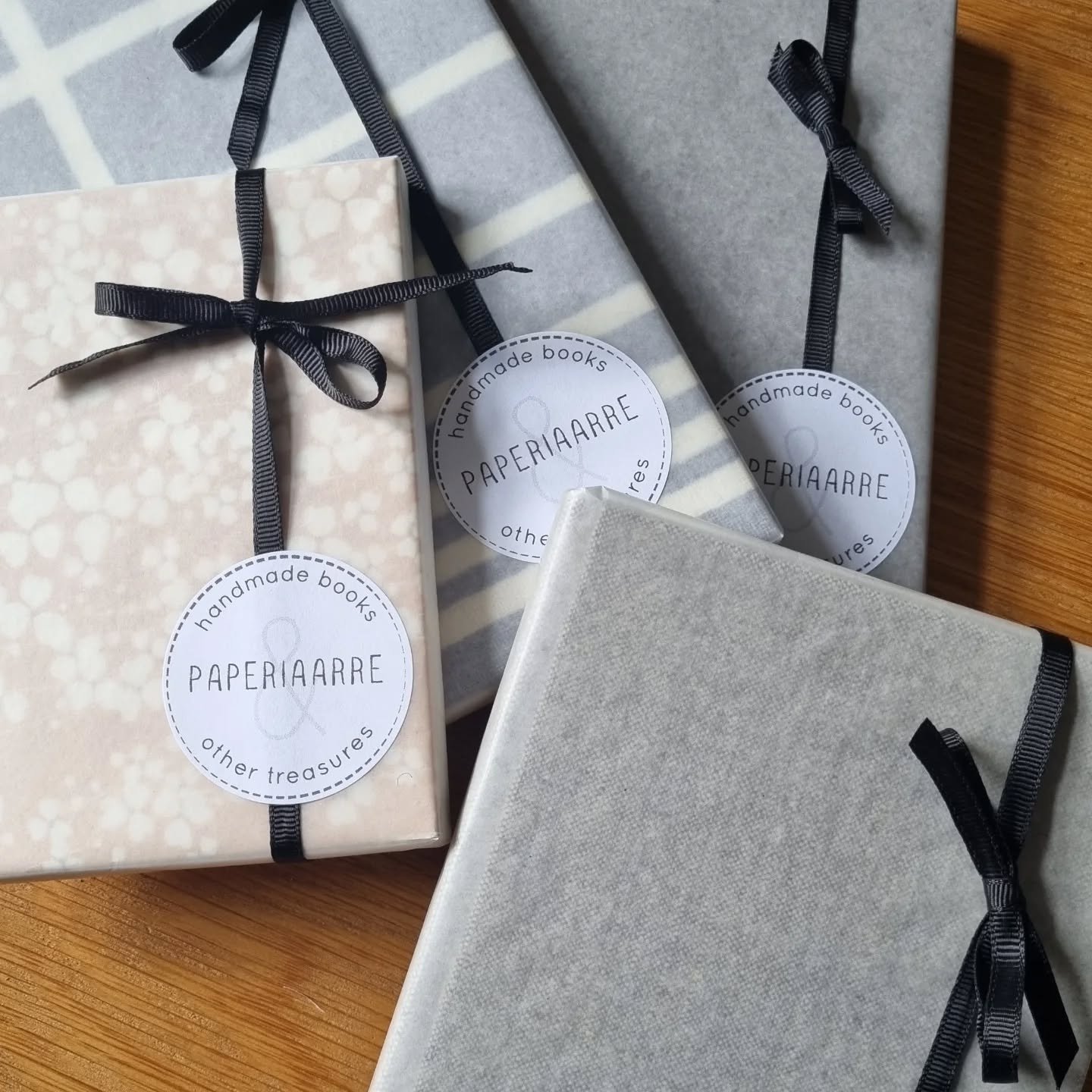 Another great day for this bookbinder! Thank you all for your many orders - they really make my day every time ❤️