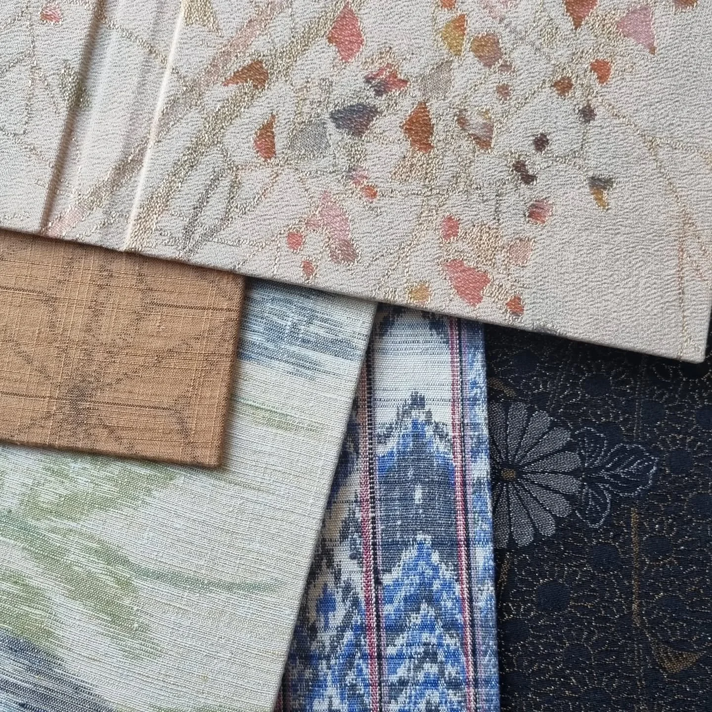 First days of bookbinding since my surgery. Absolutely loving it, of course.