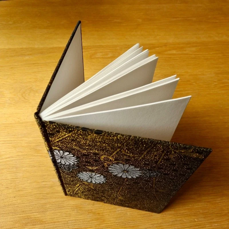 paperiaarre-kimono-notebook-6-2620260617_131630.jpg