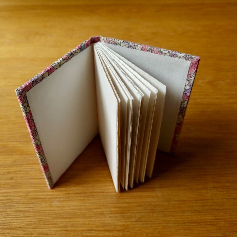 paperiaarre-kimono-notebook-6-2620260617_143939.jpg