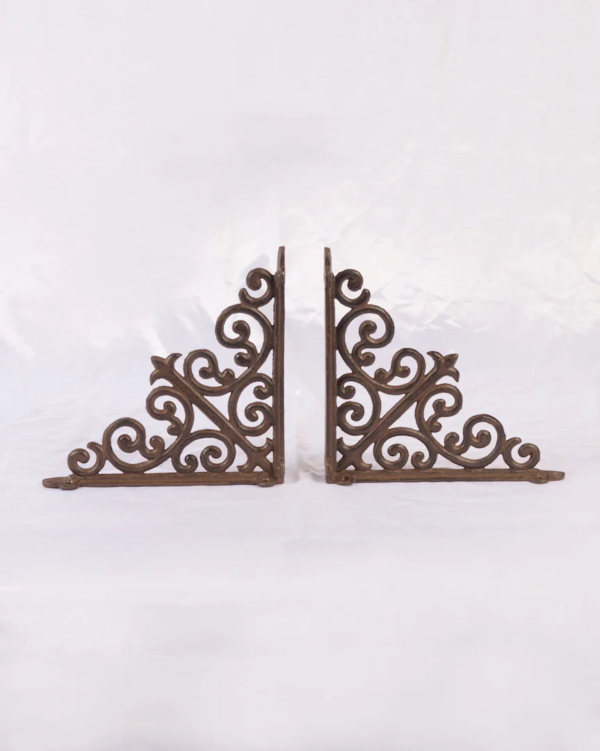 Pair of cast iron brackets Style A