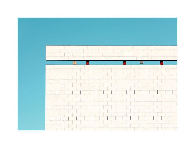 | R a n d o m |
#admagazine #architecturaldigest #jj_minimalart #jj_geometry #architecture #archdaily #archilovers #architecture #minimal #minimalism #minimalist #minimalzine #lekkerzine #noicemag #imaginarymagnitude #archaic_mag #ignant #madrid #arc