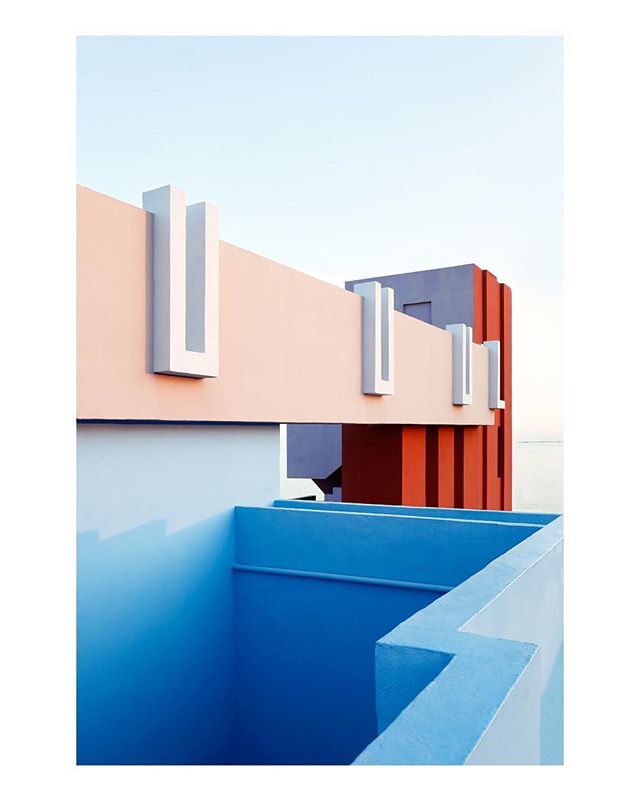 | C h a n g e s |
#minimalist #minimalism #minimal #pastel #pink #bofill #architecture #admagazine #architecturaldigest #archdaily #archilovers #building #lekkerzine #minimalist #archaicmag #archaic #lucecurated #collecmag #rentalmag #noicemag #phroo