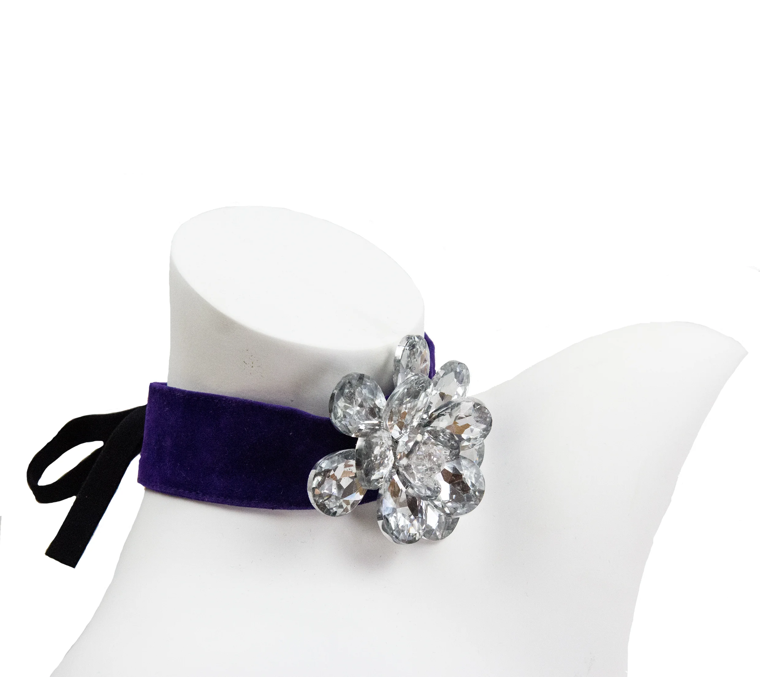 lila-chocker.jpg