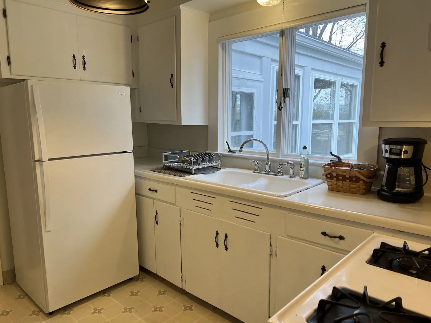 Silver+Maple+Manor+Kitchen.webp