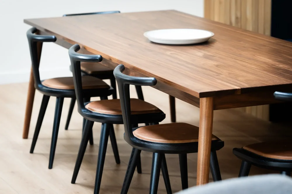 fernweh-woodworking the dining table.webp