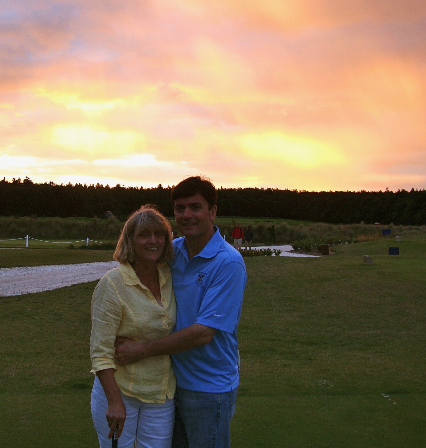 And here we are after dinner playing golf with only putters. Amazing some people actually made pars.