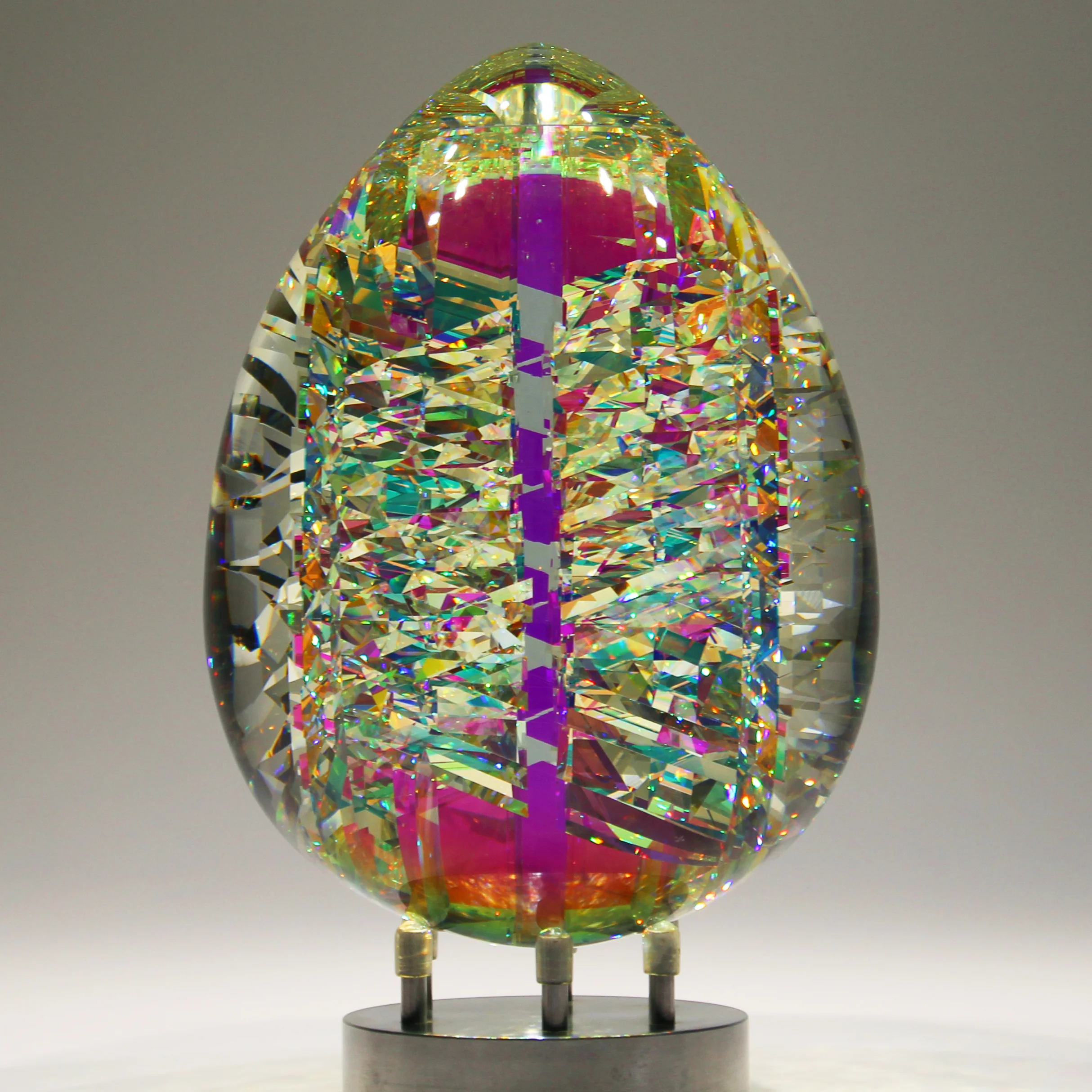 Fantastik-ViviOvo-DOro-Optical-Crystal-Sculpture-by-Jack-Storms.jpg