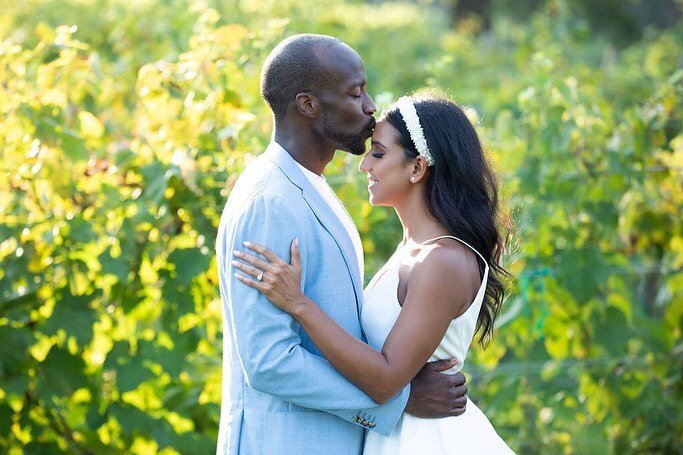 You can never go wrong with a #vineyard setting when celebrating love 💕 @greenvalevineyards 🥂
.
.
.
#bostonphotographer #bostonweddingphotographer #bostoneventphotographer #bostoneventphotography #bostonweddingphotography #bostonwedding #rhodeislan