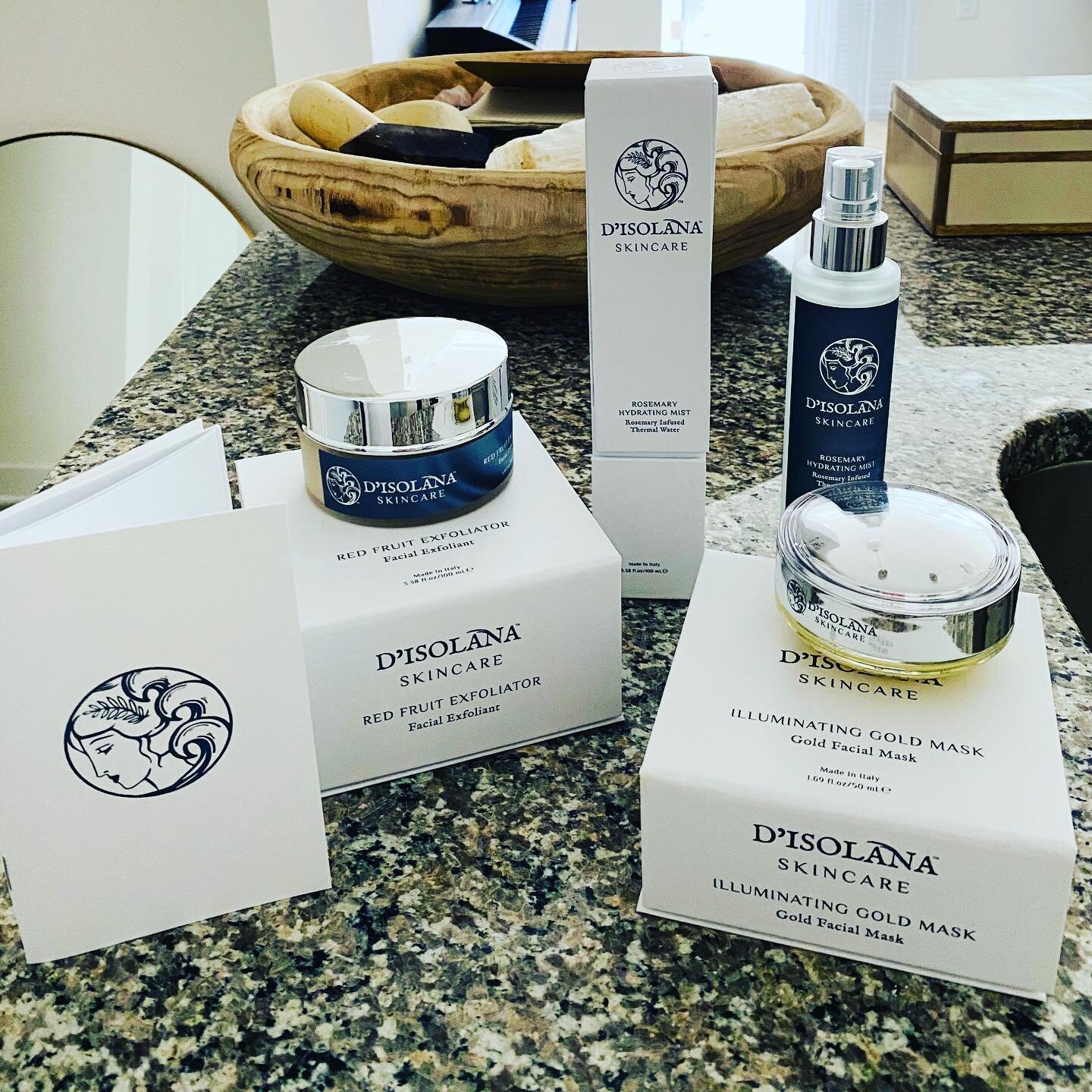 My sweet and talented friend Jen Esposito @disolanaskincare has created a line of skin care that is beyond measure. She uses Thermal Water procured from Southern Italy to form the foundation of each product.  The effectiveness of her Gold Mask is nex