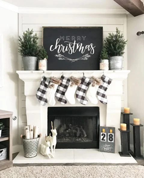 Super chic and simple way to decorate your fireplace.