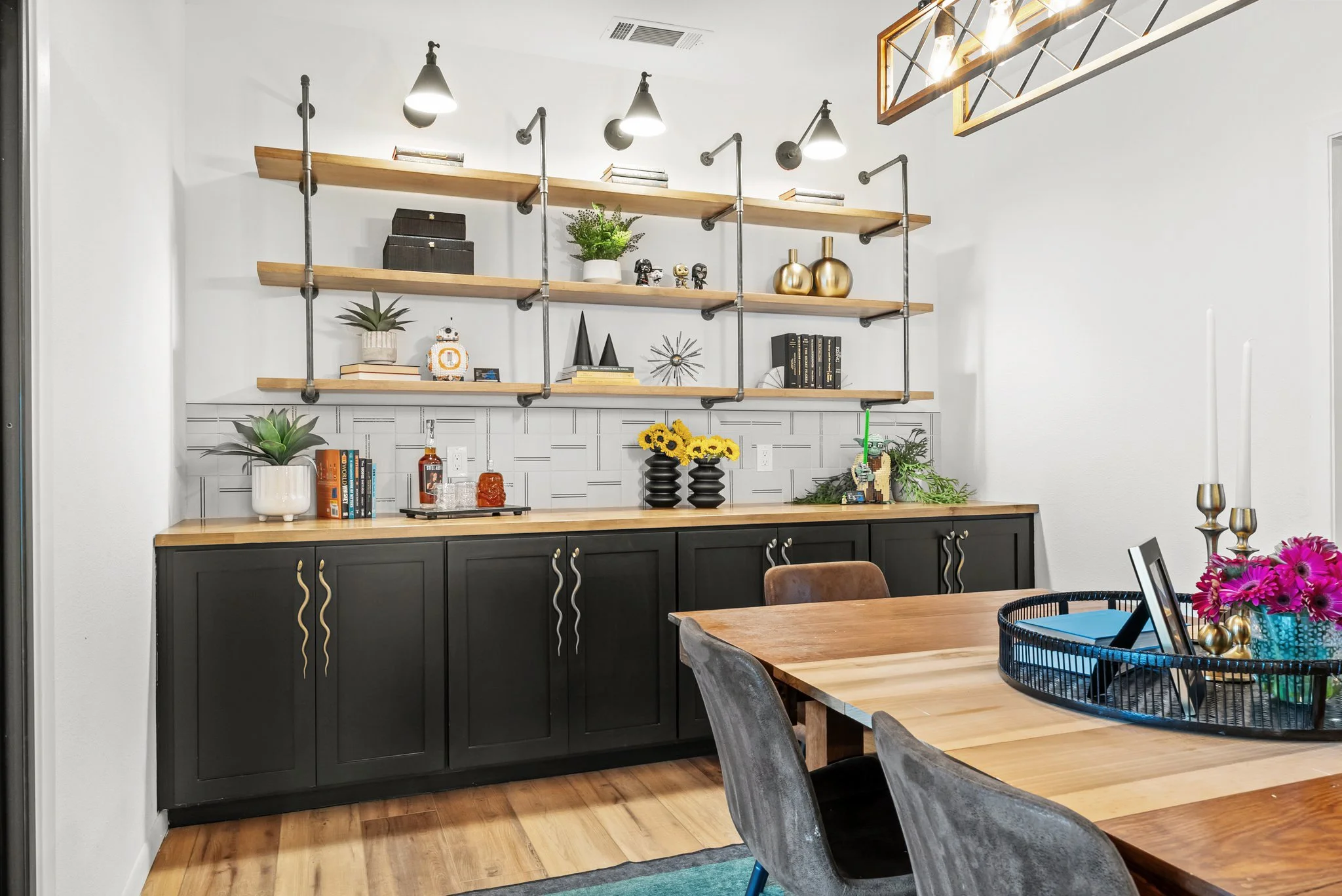 2-web-or-mls-1402-w-creek-loop copy.jpg