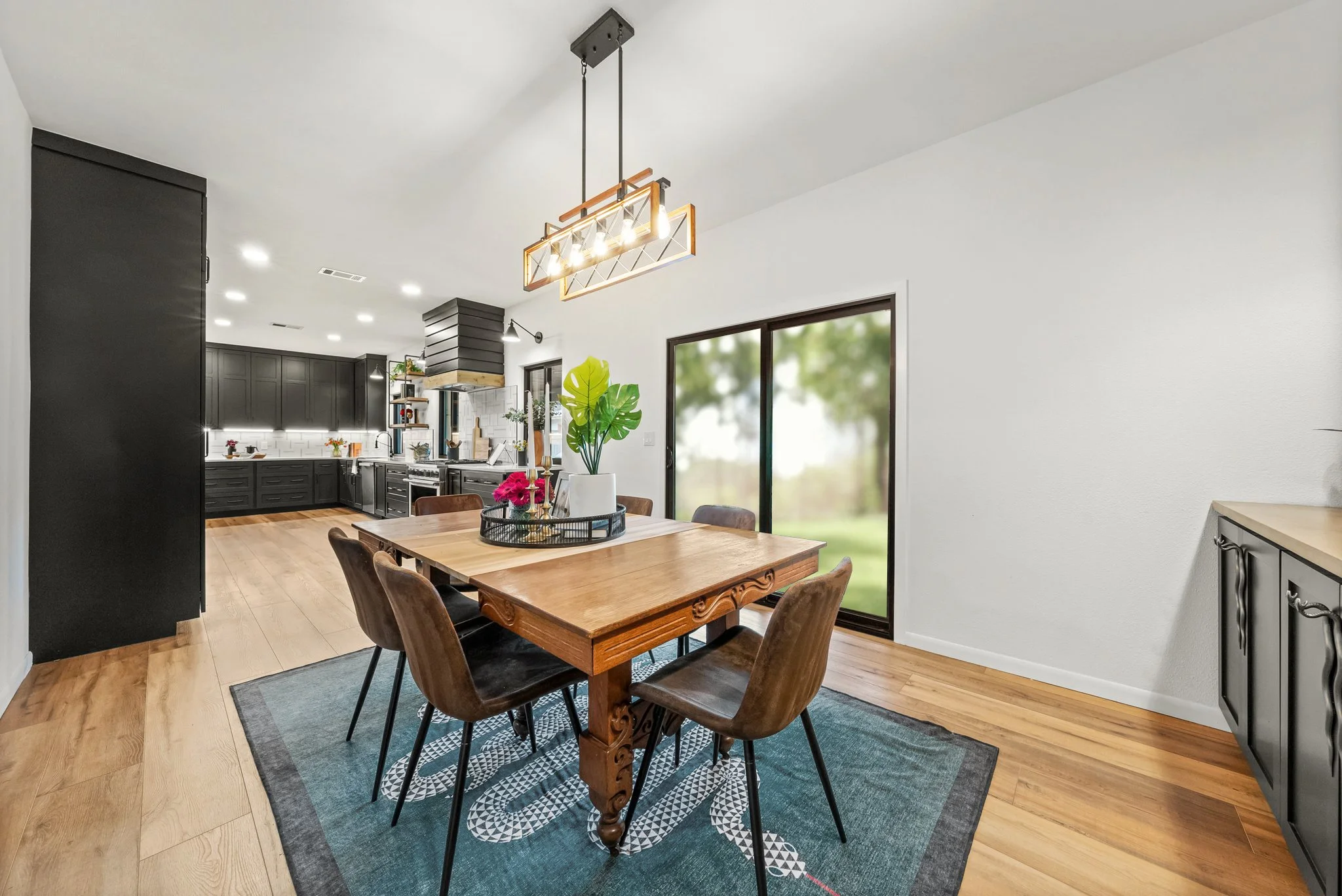 3-web-or-mls-1402-w-creek-loop copy.jpg