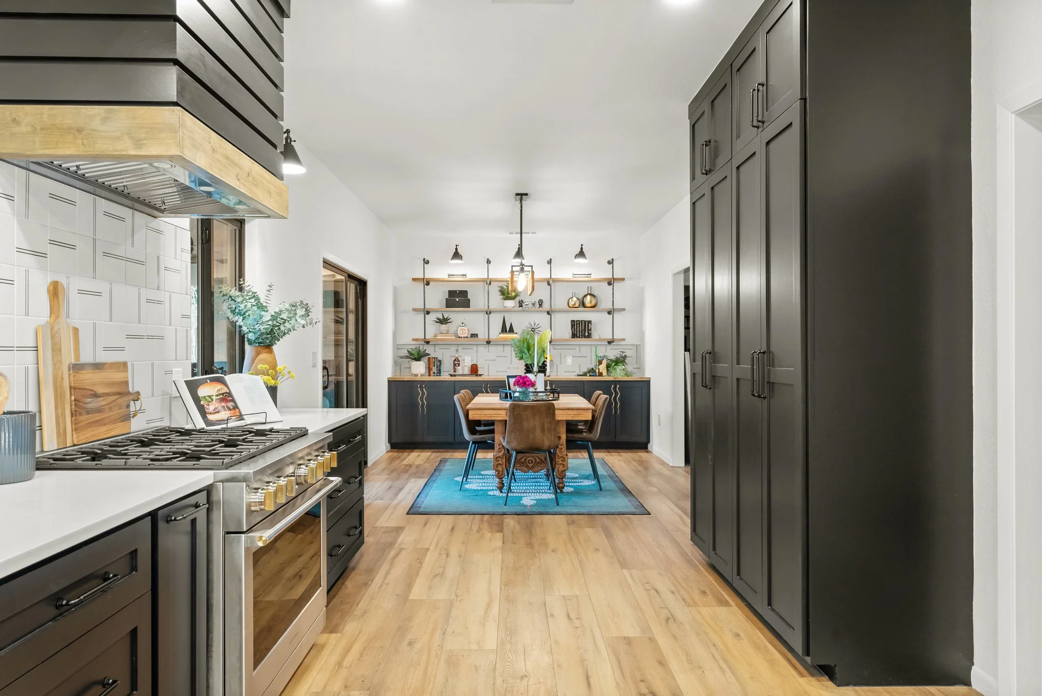 8-web-or-mls-1402-w-creek-loop copy.jpg