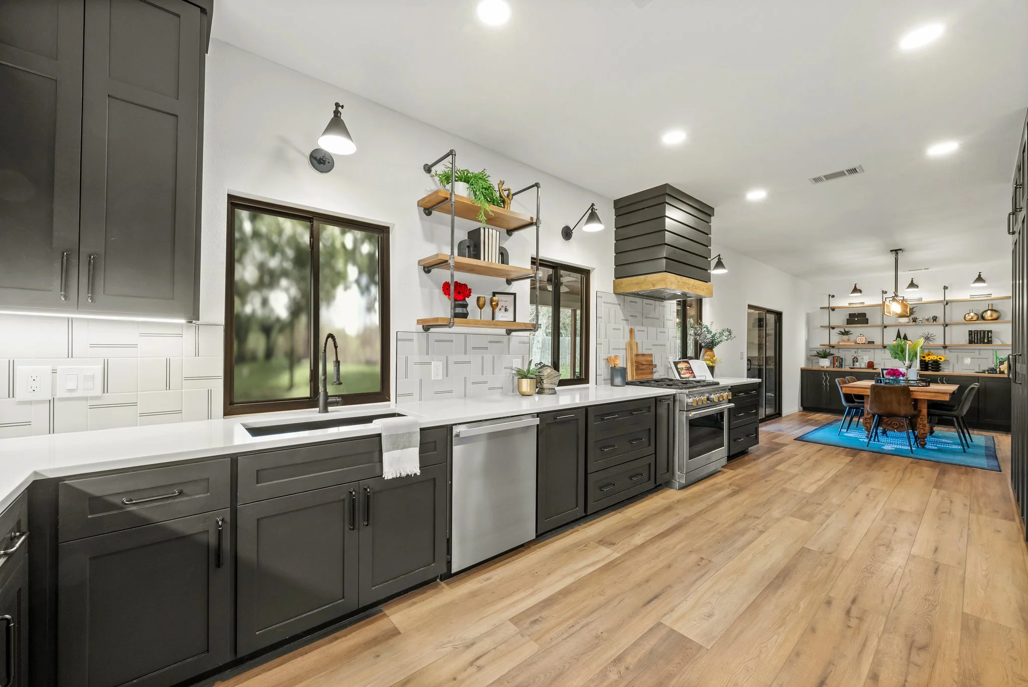 9-web-or-mls-1402-w-creek-loop copy.jpg