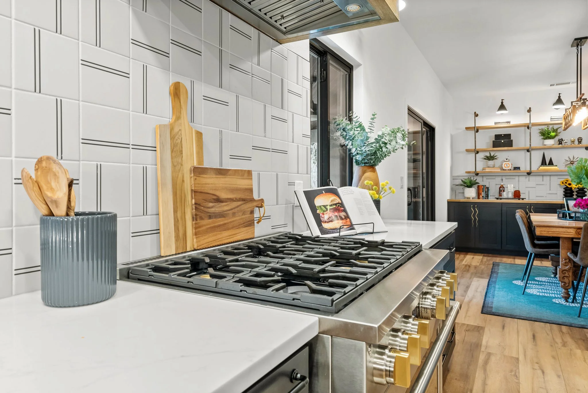 10-web-or-mls-1402-w-creek-loop copy.jpg